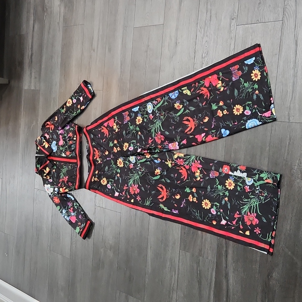 Fashion Nova Black Floral 2 piece pants  with crop top size S - Picture 2 of 11